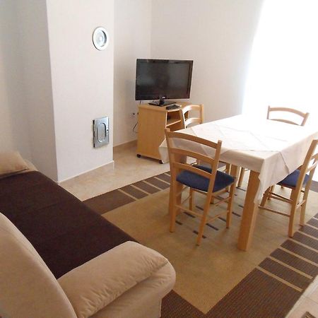 Apartments Petricevic 2 Selce Buitenkant foto