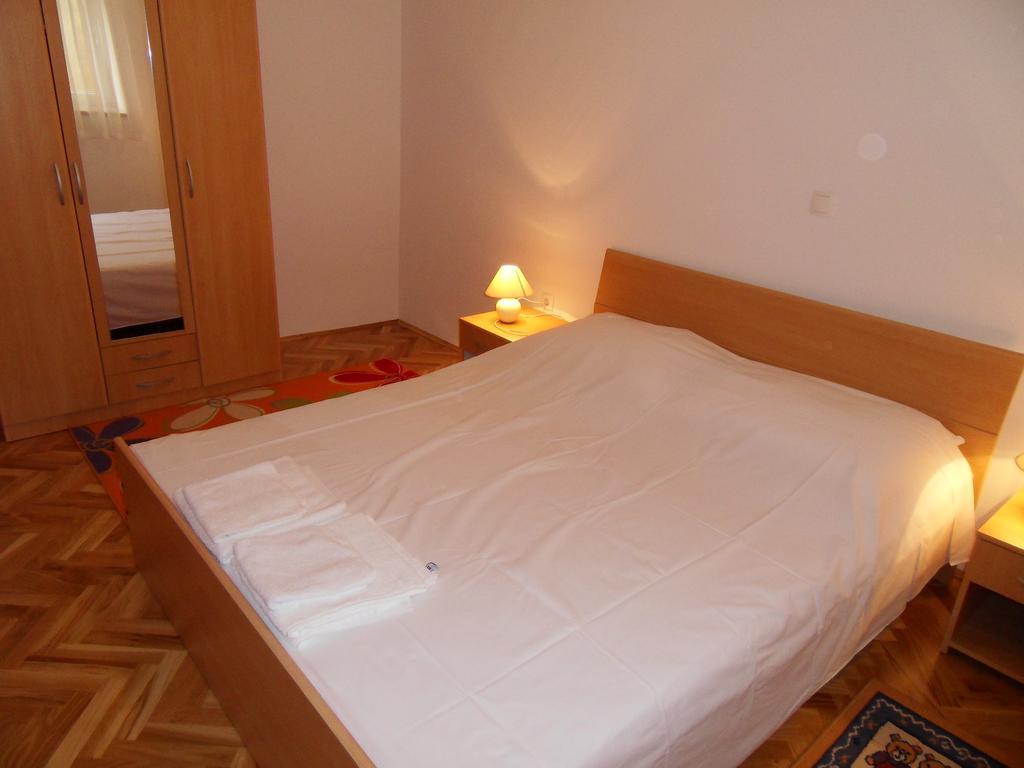 Apartments Petricevic 2 Selce Buitenkant foto
