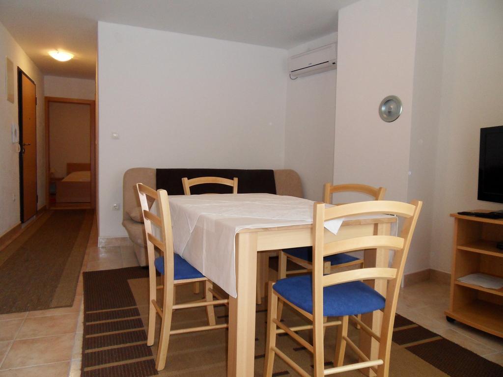 Apartments Petricevic 2 Selce Buitenkant foto