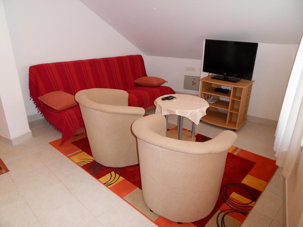 Apartments Petricevic 2 Selce Buitenkant foto