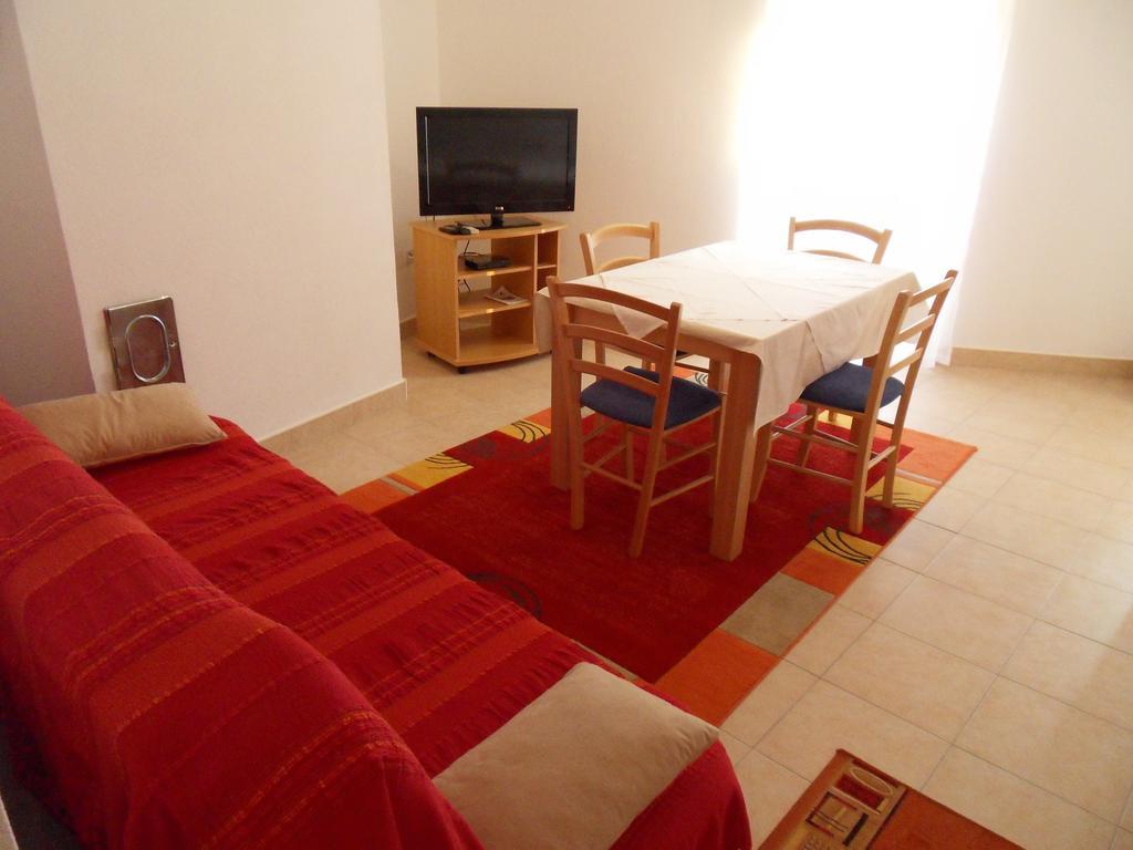 Apartments Petricevic 2 Selce Buitenkant foto